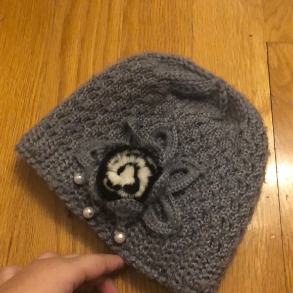 Cute little hat - Picture 2 of 2